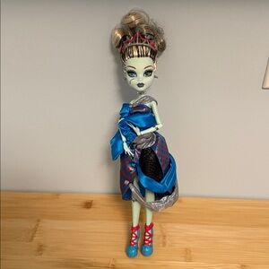Monster High Doll Scarily Ever After Frankie Stein Threadarella 2009